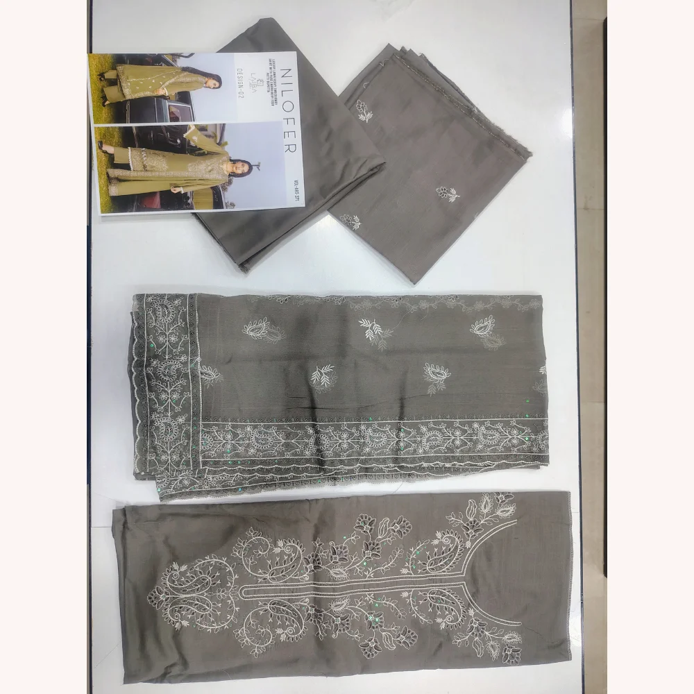 Laiba Luxury Embroidered Lawn 3PC Suit Article 2