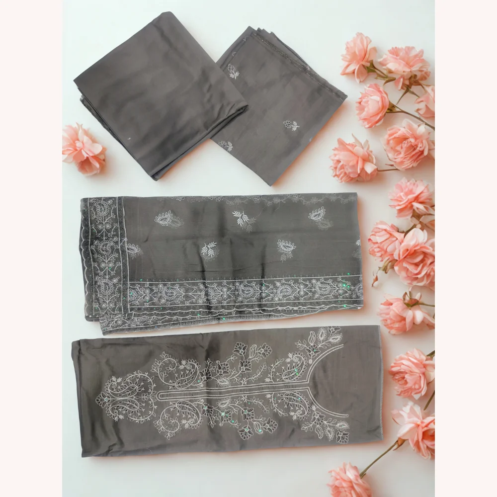 Laiba Luxury Embroidered Lawn 3PC Suit Article 2