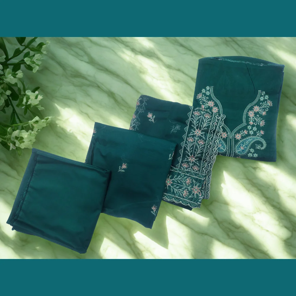 Laiba Luxury Embroidered Lawn 3PC Suit Article 3