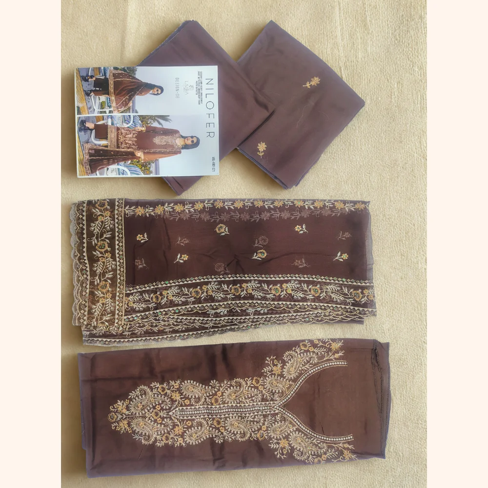 Laiba Luxury Embroidered Lawn 3PC Suit Article 4